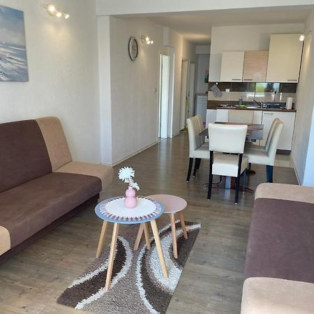 Nemira Beach Apartments โอมิช ภายนอก รูปภาพ