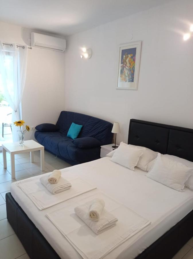 Nemira Beach Apartments โอมิช ภายนอก รูปภาพ